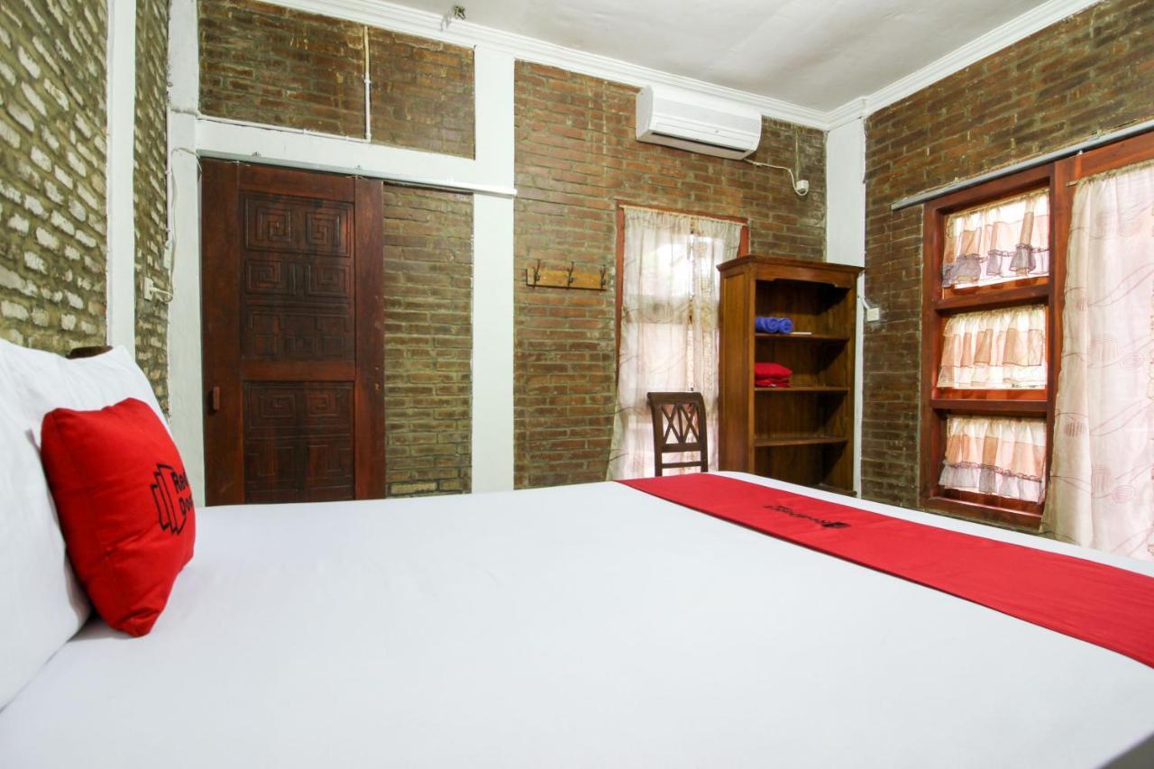 เรดดอร์ซ เนียร์ รูมะฮ์ ซากิต วิโรซาบัน Hotel Salakan ภายนอก รูปภาพ