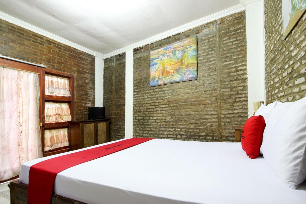 เรดดอร์ซ เนียร์ รูมะฮ์ ซากิต วิโรซาบัน Hotel Salakan ภายนอก รูปภาพ