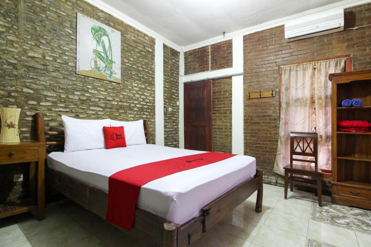 เรดดอร์ซ เนียร์ รูมะฮ์ ซากิต วิโรซาบัน Hotel Salakan ภายนอก รูปภาพ