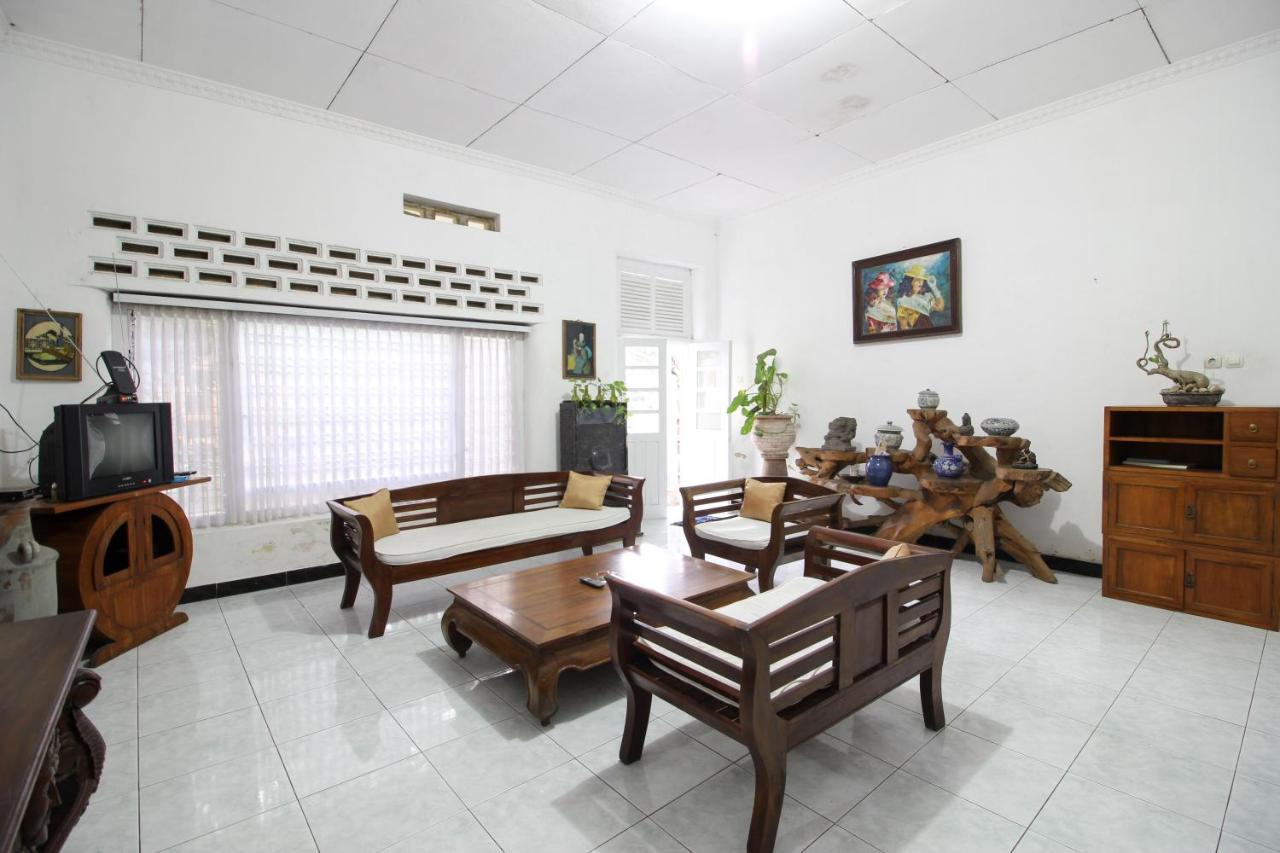เรดดอร์ซ เนียร์ รูมะฮ์ ซากิต วิโรซาบัน Hotel Salakan ภายนอก รูปภาพ