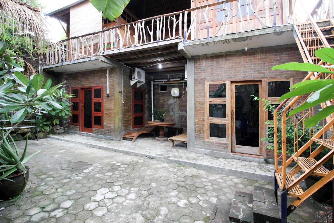 เรดดอร์ซ เนียร์ รูมะฮ์ ซากิต วิโรซาบัน Hotel Salakan ภายนอก รูปภาพ